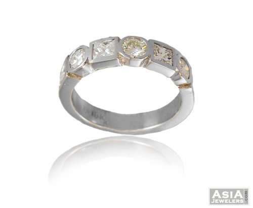 Fancy 18K Ladies Diamond Band  