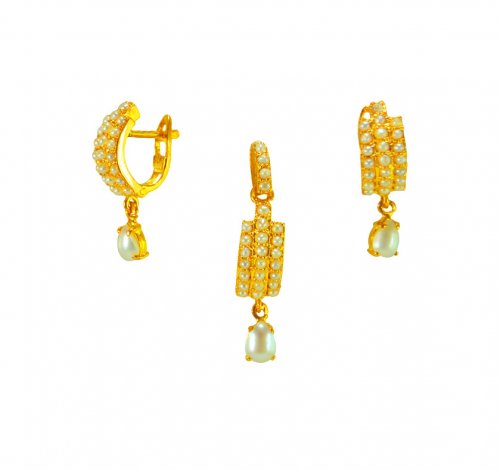22Karat Gold  Pearls Pendant Set  
