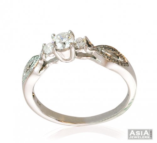 18K Elegant 3 Stone Solitaire Ring 