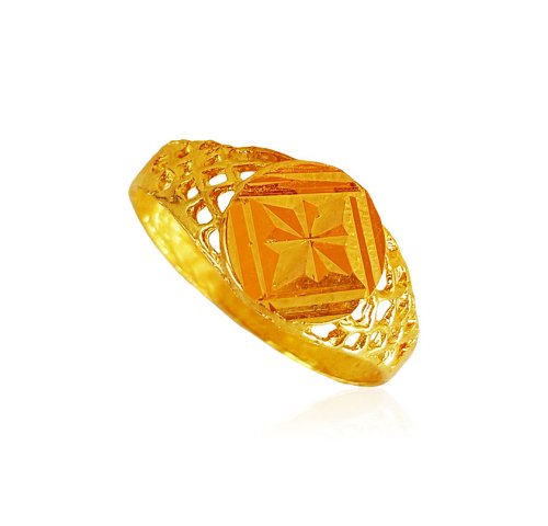 Diamond cut reversible Jewish star pendant in 14 Karat yellow gold