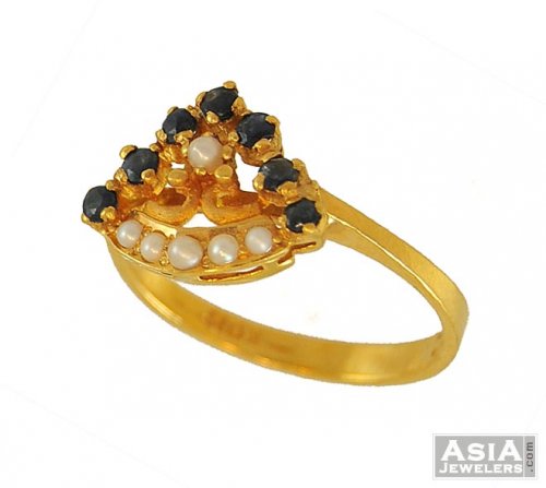 Gold Ring With Sapphire And Pearls 