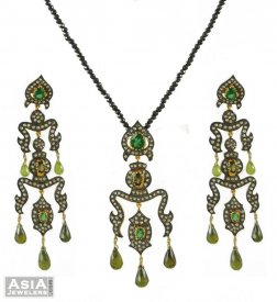 Nizam Collection Victorian Collection of Victorian jewelry also popular as Nizam Collection. antique finished with uncut diamonds gold silver